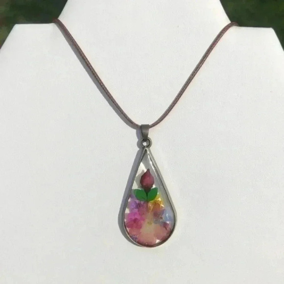 Colorful Real Dried Flowers Teardrop Necklace NWT - Picture 1 of 3